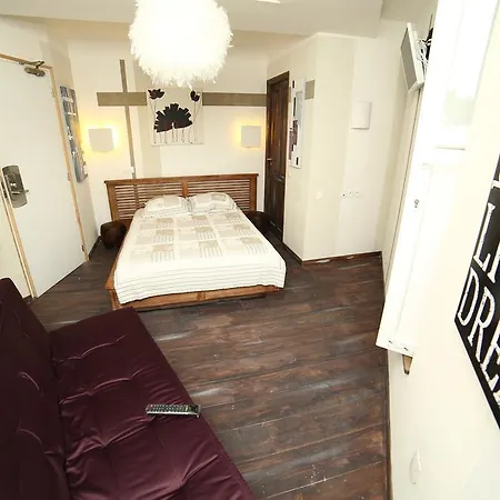 Hotel De France 2*